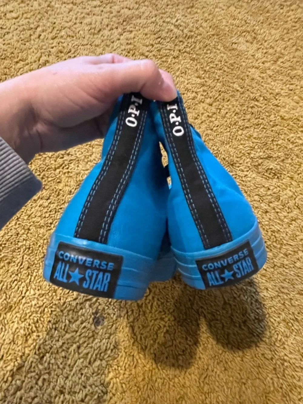 Converse vibrant blue